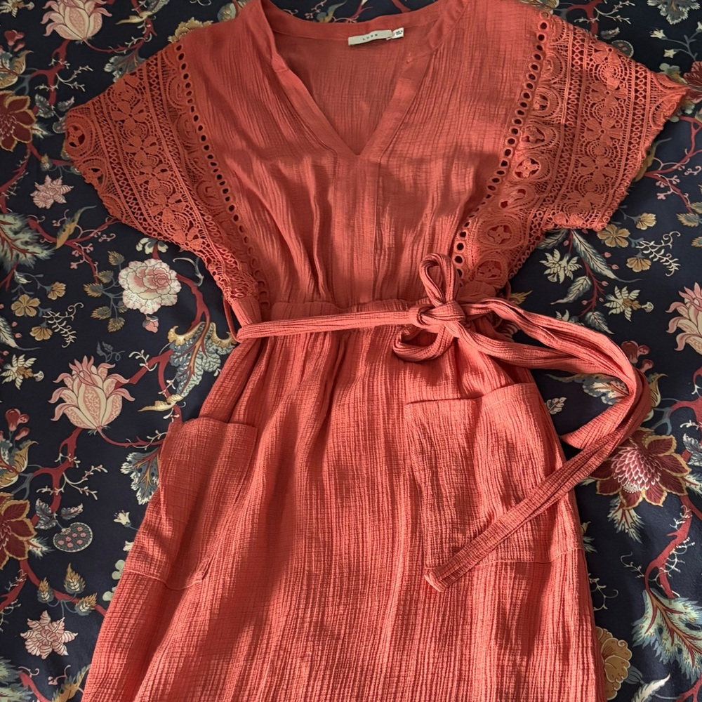 Lush Women's Red V-Neck Lace Sleeve